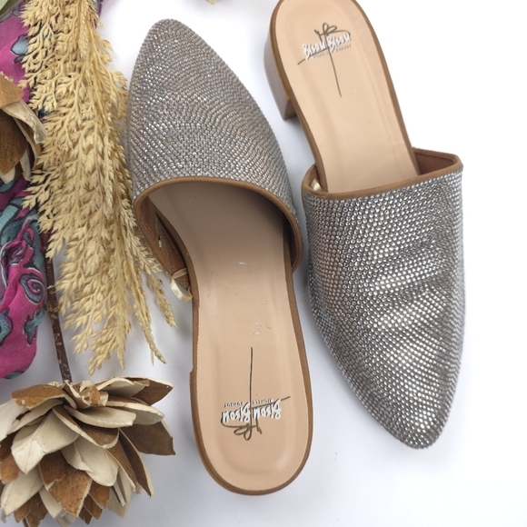 🔴 Bisou Bisou Elegant Silver Women's Mules Sz 7 - Picture 5 of 10